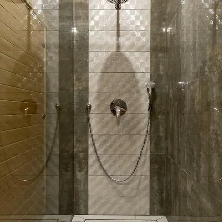 Grand Designer Dream In The Center W 3br/3bath * Budapest