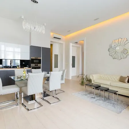 Grand Designer Dream In The Center W 3br/3bath Budapešť