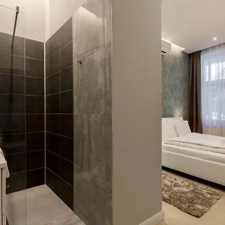 Grand Designer Dream In The Center W 3br/3bath * Budapest