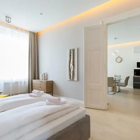 Grand Designer Dream In The Center W 3br/3bath Apartment