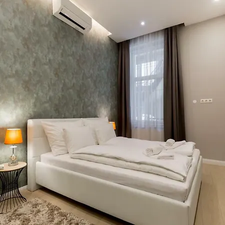 Apartment Grand Designer Dream In The Center W 3br/3bath