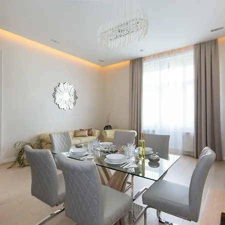 Grand Designer Dream In The Center W 3br/3bath Apartment Budapest