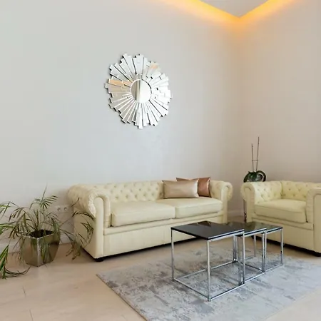 Grand Designer Dream In The Center W 3br/3bath Budapest