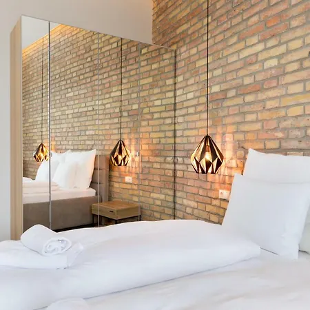 Grand Designer Dream In The Center W 3br/3bath Budapest