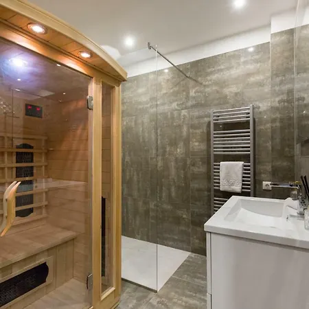 Grand Designer Dream In The Center W 3br/3bath Apartment