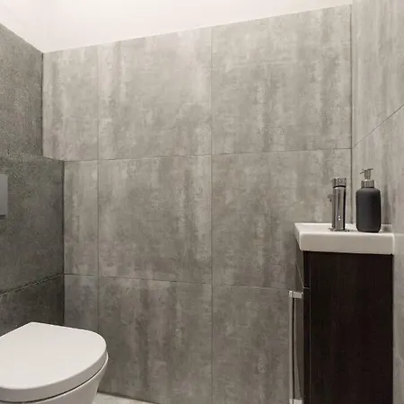 Grand Designer Dream In The Center W 3br/3bath Apartment