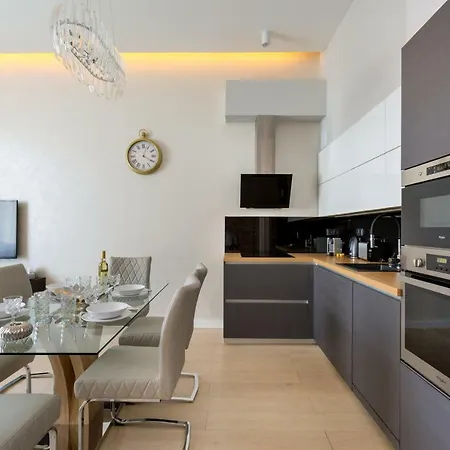 Grand Designer Dream In The Center W 3br/3bath * Budapest