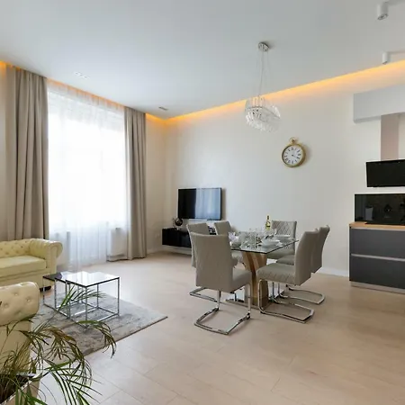 Grand Designer Dream In The Center W 3br/3bath Budapest